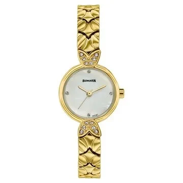 Golden color chain pattern watch
